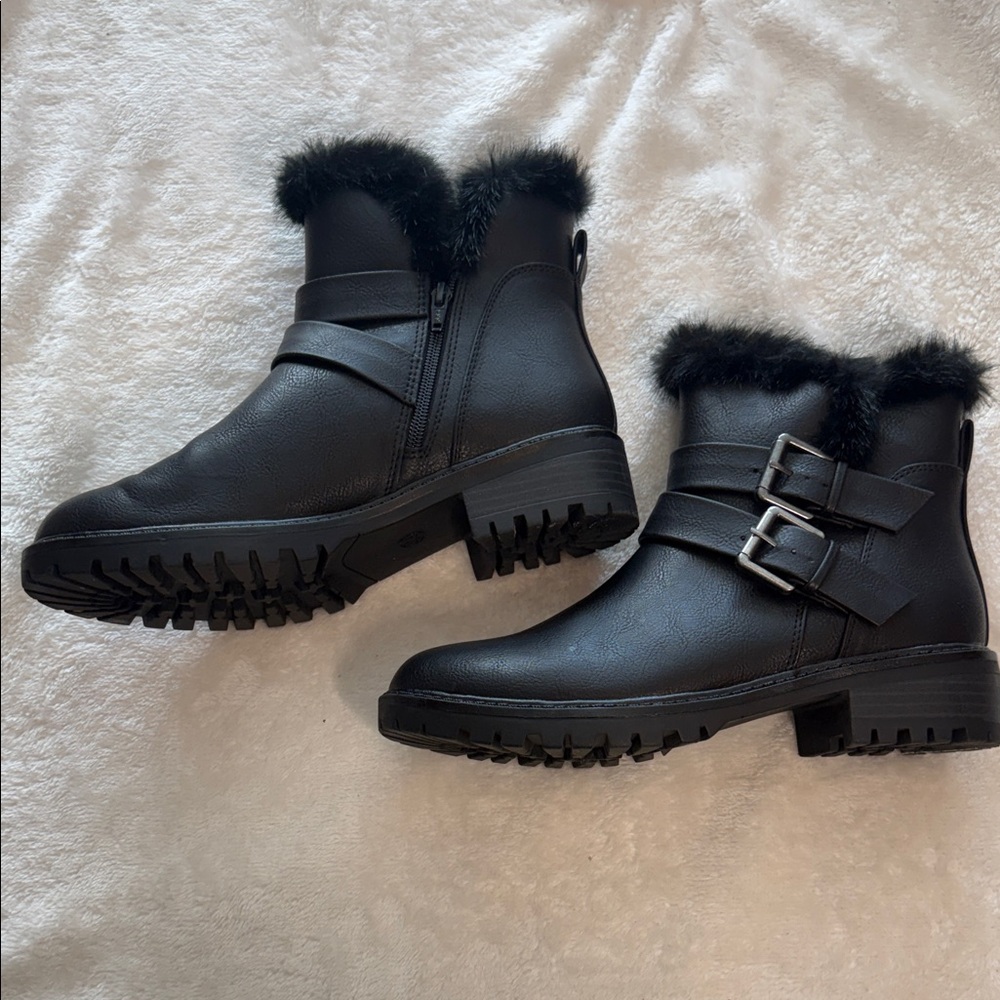 Universal Thread Black Buckle Winter Boots
